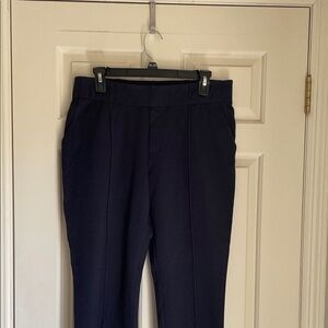 Garnet Hill Women’s dark navy leggings. Size M.